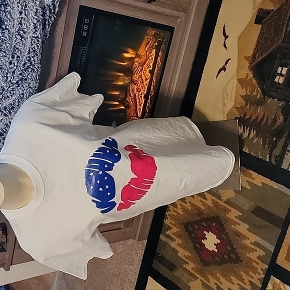 Nowt Kiss America T - Picture 1 of 1